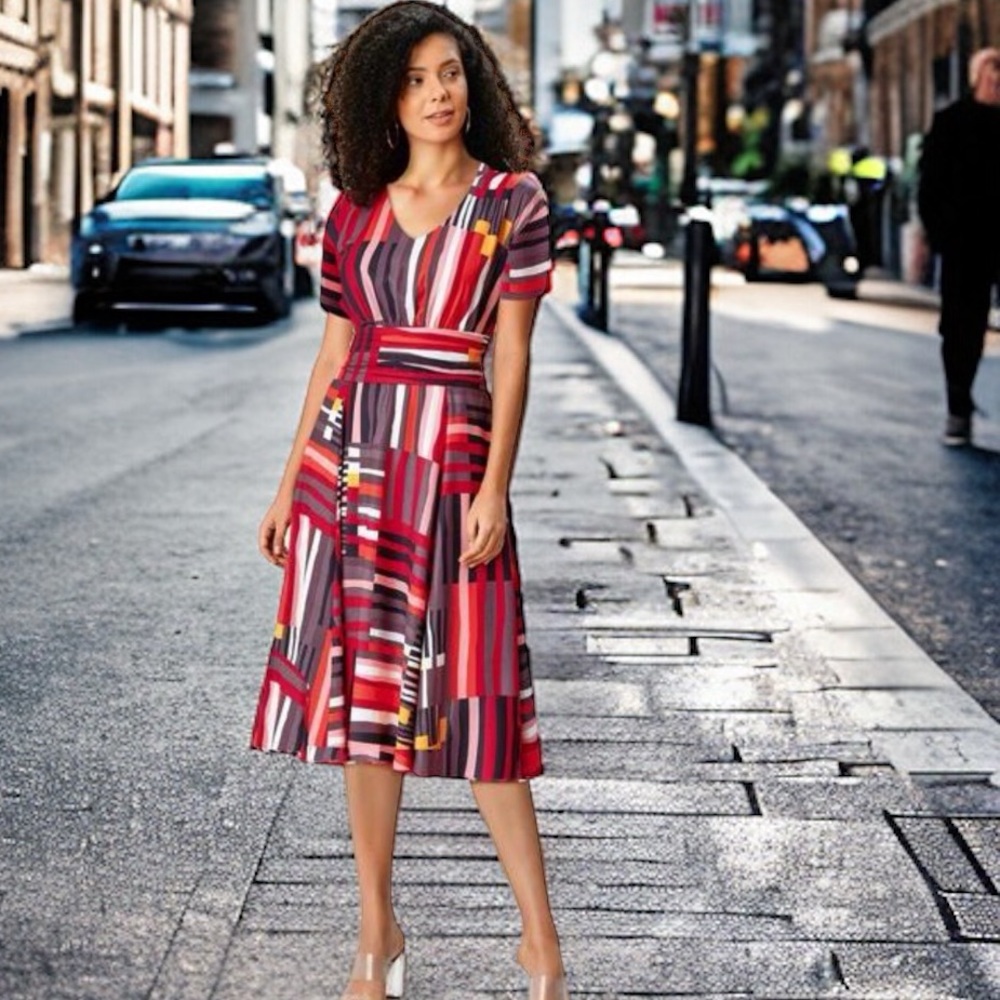 Stunning graphic stripe print crepe dress w/pockets! M-10 NWOT. Never worn.